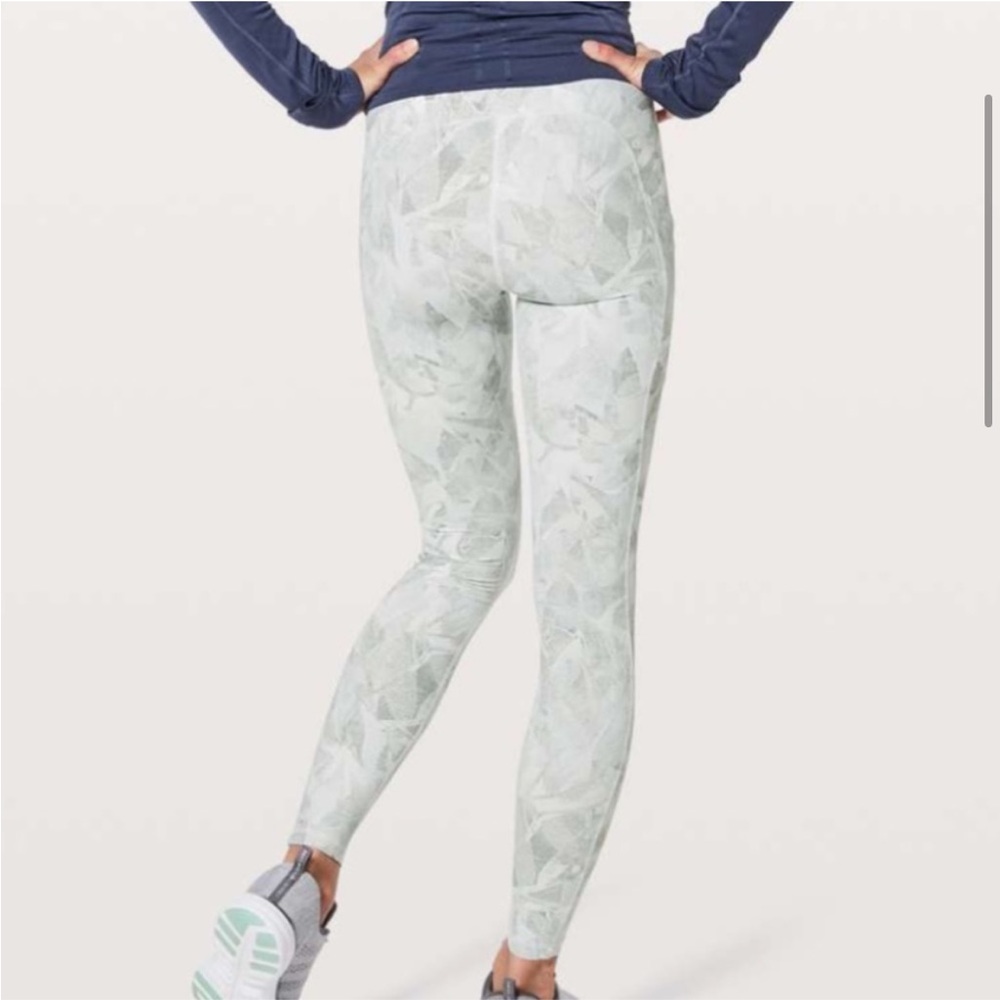 Lululemon Athletica Speed Up Tight 28" Jasmine White Multi Leggings Size 2 white